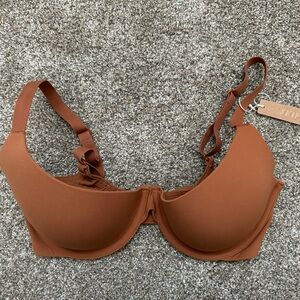 NWT Skims Fits Everybody Plunge Bra